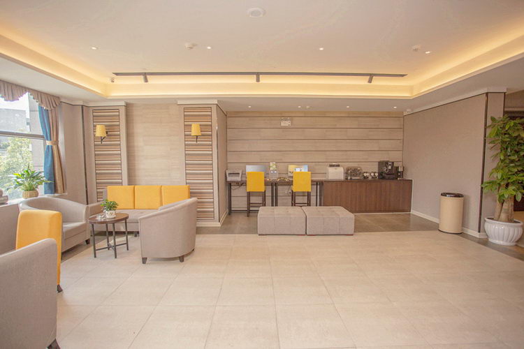 Ease Hotel (Guiyang Convention and Exhibition Center, Financial City Museum) 3*