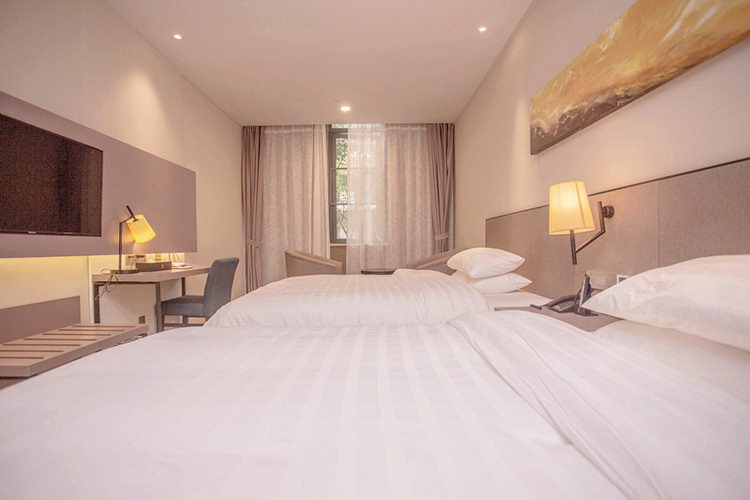 Ease Hotel (Guiyang Convention and Exhibition Center, Financial City Museum) 3*