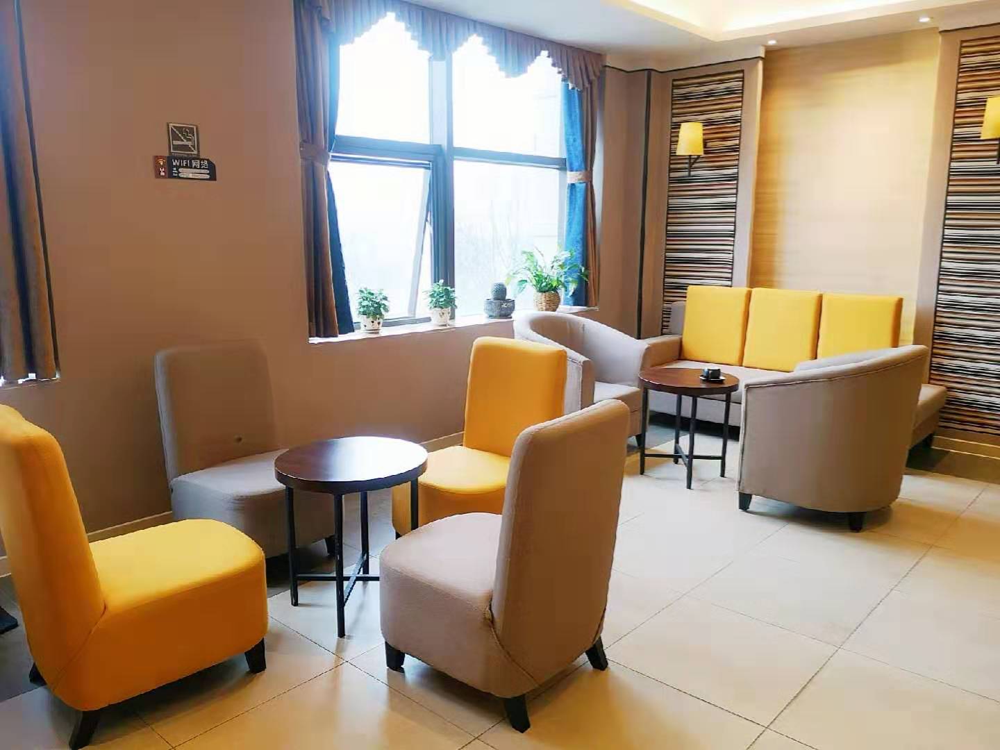 Ease Hotel (Guiyang Convention and Exhibition Center, Financial City Museum) 3*