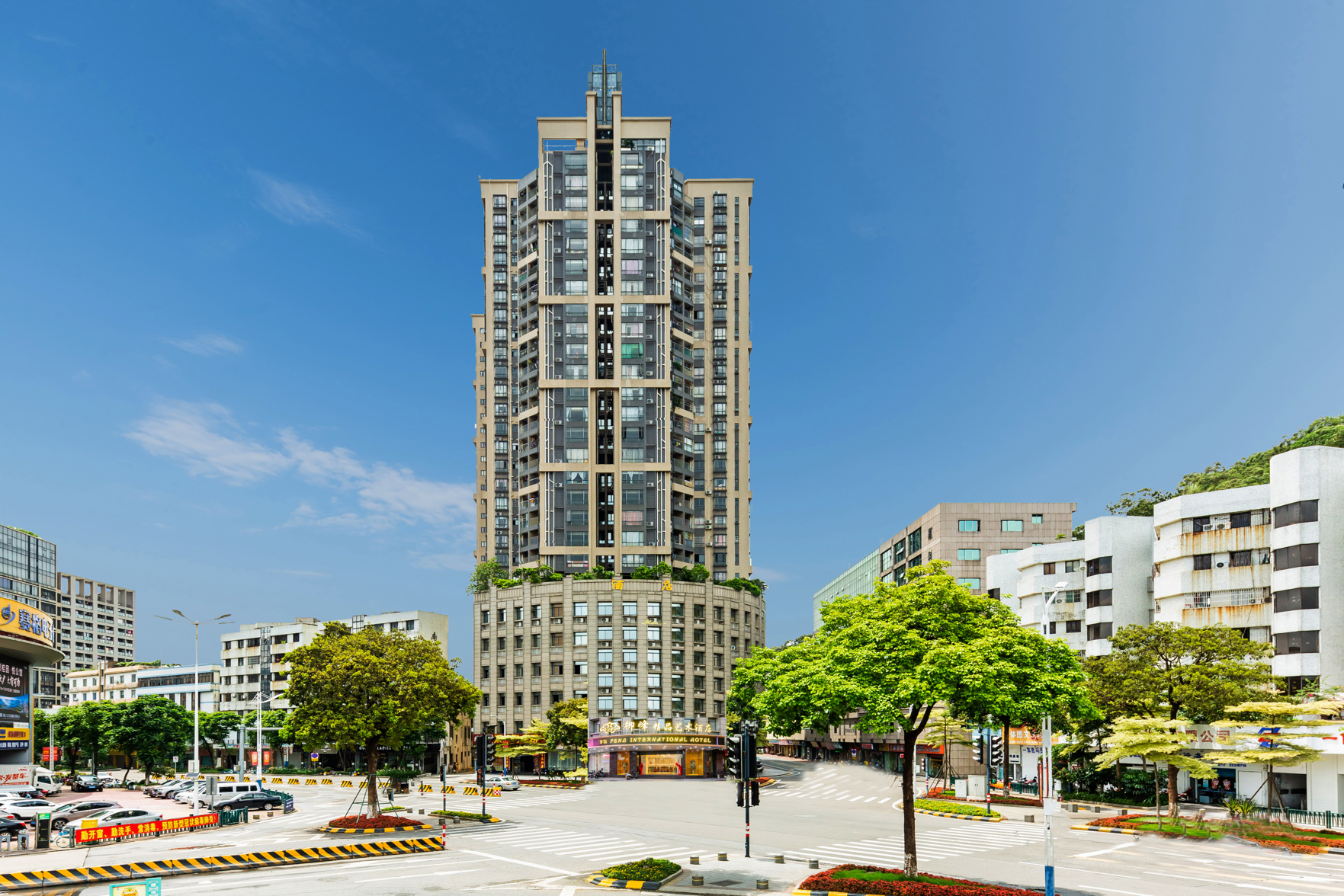 Chaoman Hotel (Foshan Qinghuiyuan Huagai Road Pedestrian Street) 3*