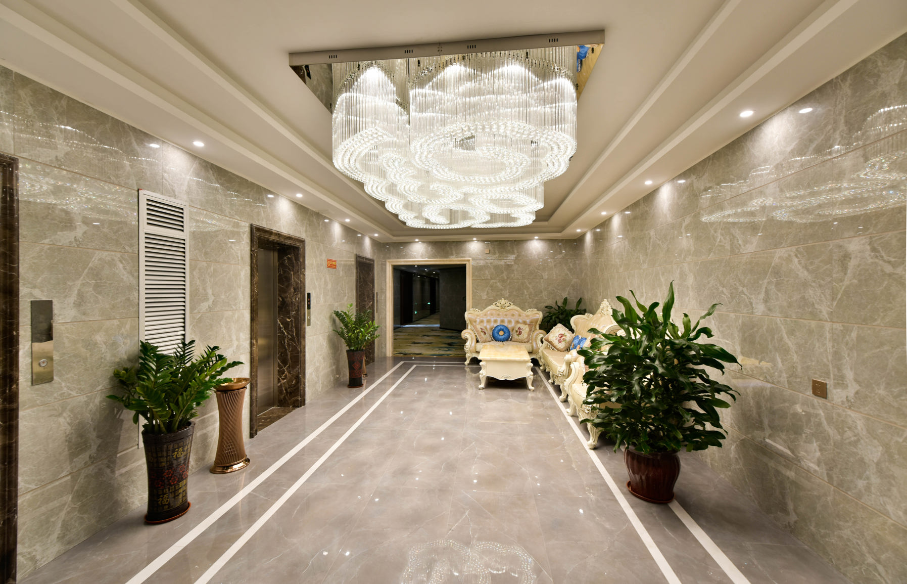 Chaoman Hotel (Foshan Qinghuiyuan Huagai Road Pedestrian Street) 3*