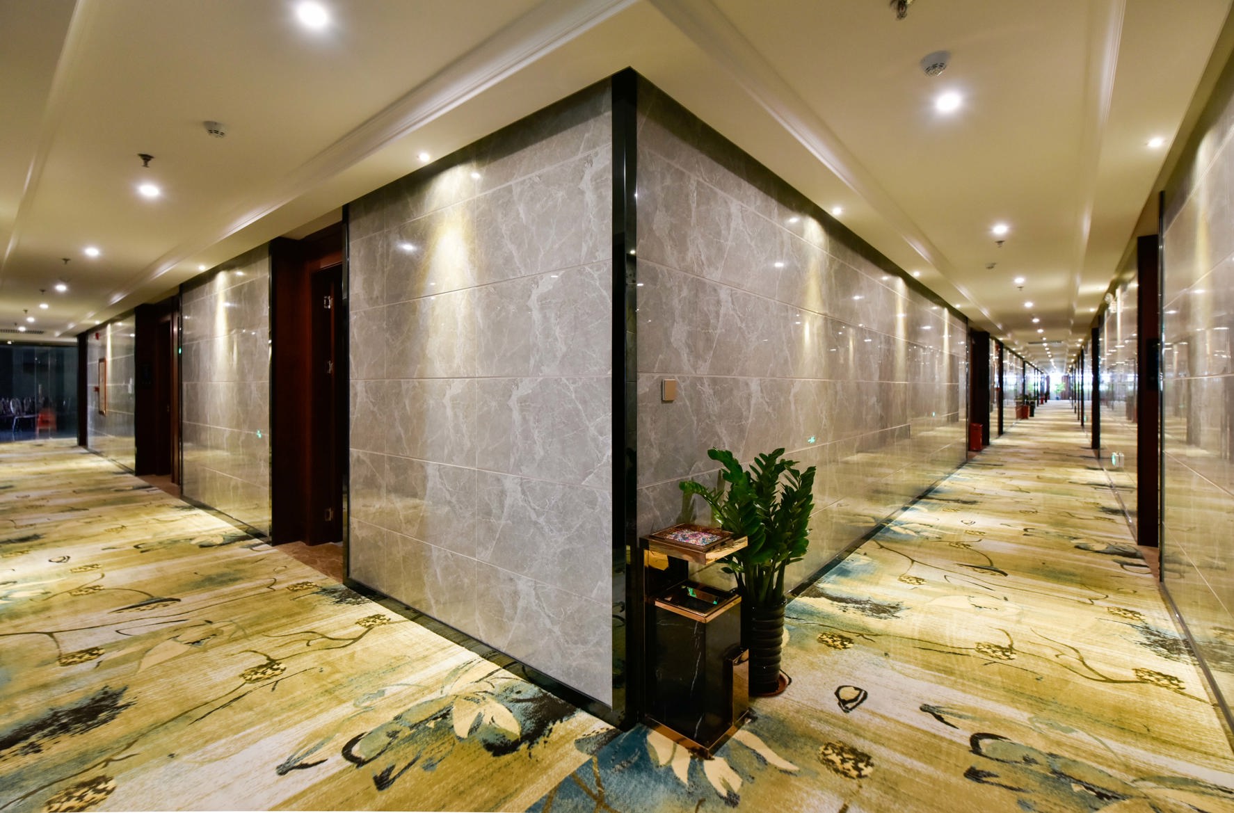 Chaoman Hotel (Foshan Qinghuiyuan Huagai Road Pedestrian Street) 3*