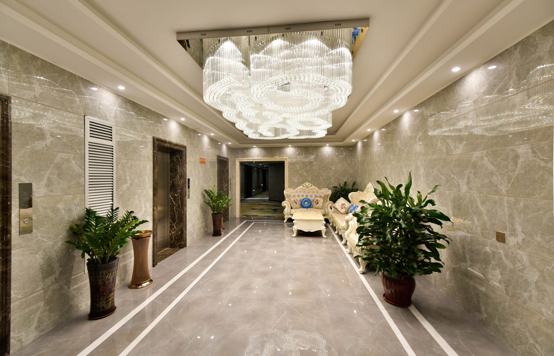 Chaoman Hotel (Foshan Qinghuiyuan Huagai Road Pedestrian Street) 3*