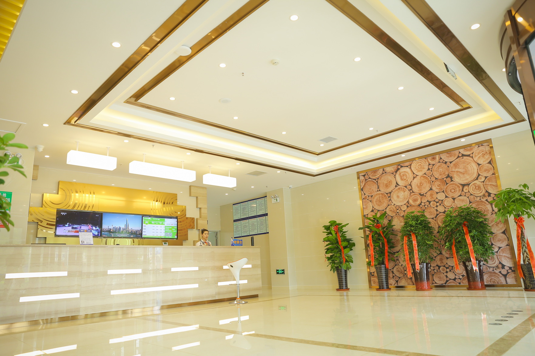 GreenTree Inn Express Hotel (Changli Guangyuan Life Plaza Fuyang Street East Section) 2*