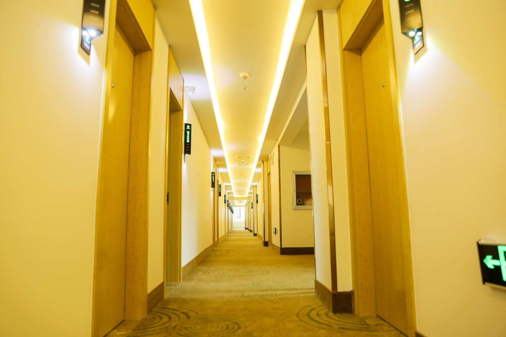 GreenTree Inn Express Hotel (Changli Guangyuan Life Plaza Fuyang Street East Section) 2*