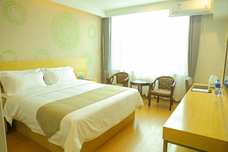 GreenTree Inn Express Hotel (Changli Guangyuan Life Plaza Fuyang Street East Section) 2*