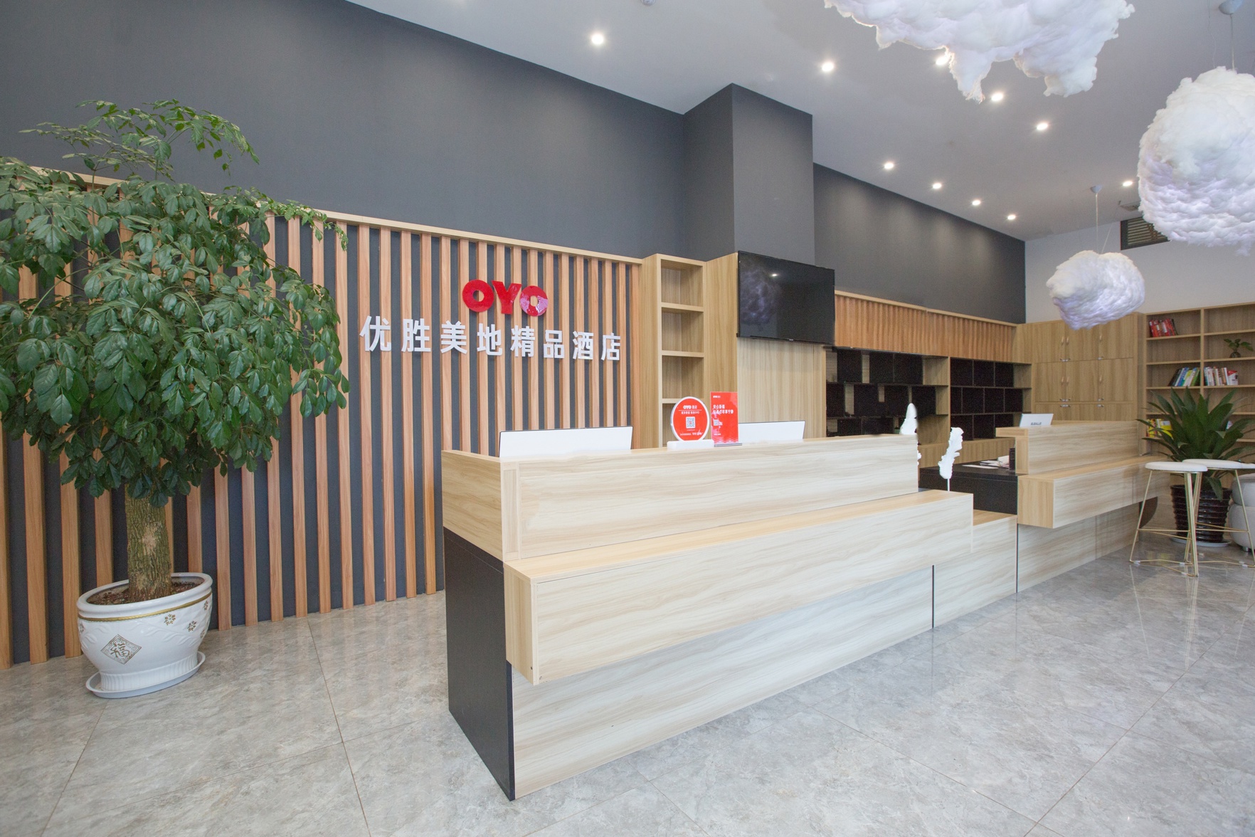 Elong R.YUN Hotel (Dali Xiangyun Xiangcheng Zhonggulou) 2*