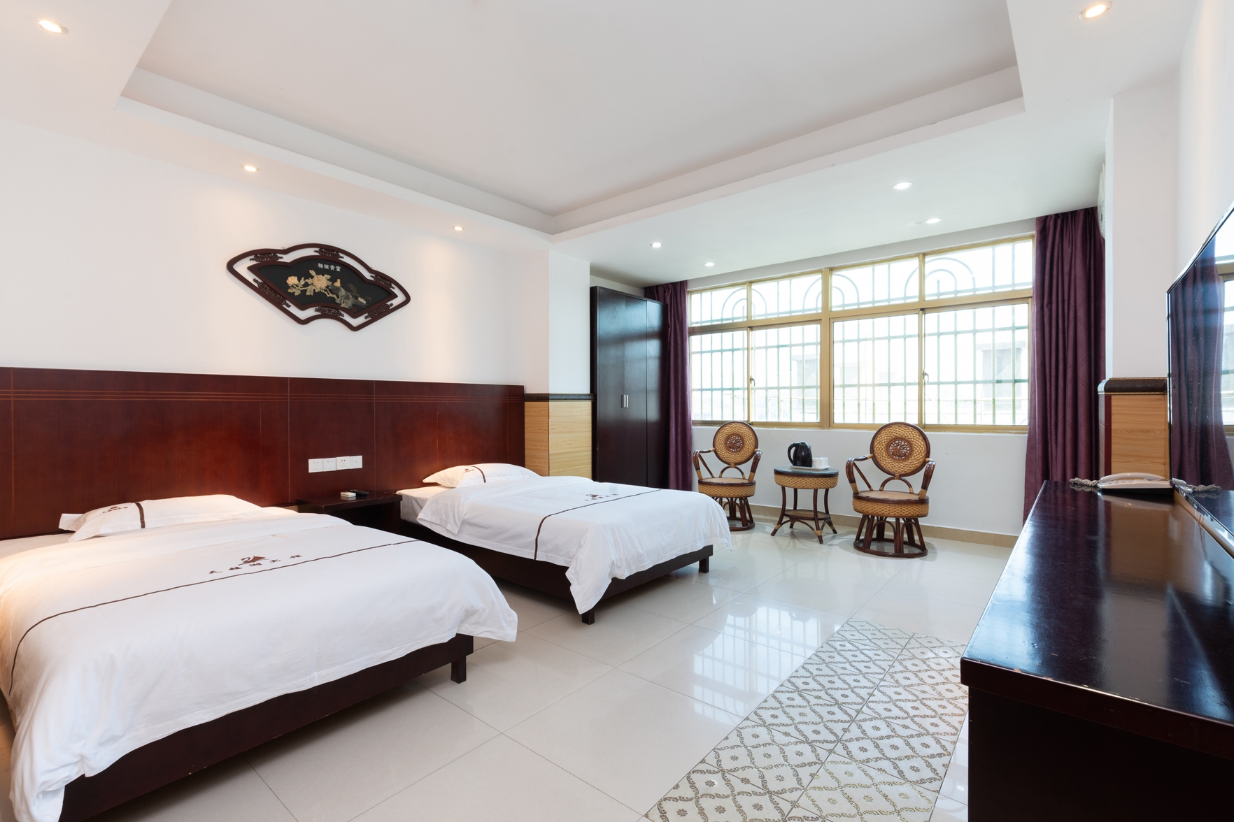 Tian'ehu Hotel (Lingshui Huayuan Road, Huifeng Plaza) 2*