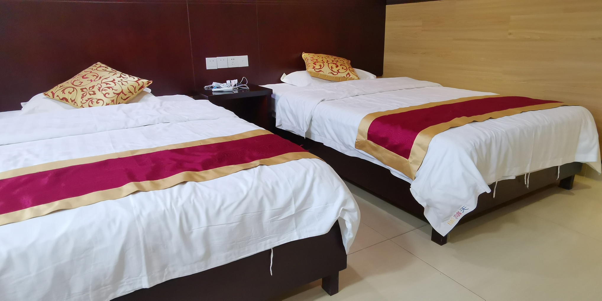 Tian'ehu Hotel (Lingshui Huayuan Road, Huifeng Plaza) 2*