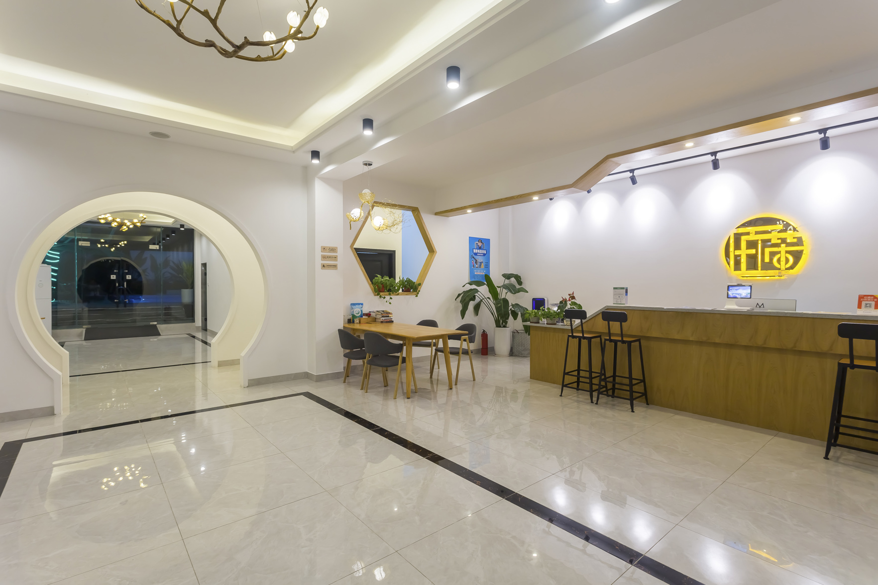 Mosheng Shangsu Travel Rental (Tropical Paradise Forest Park) 2*