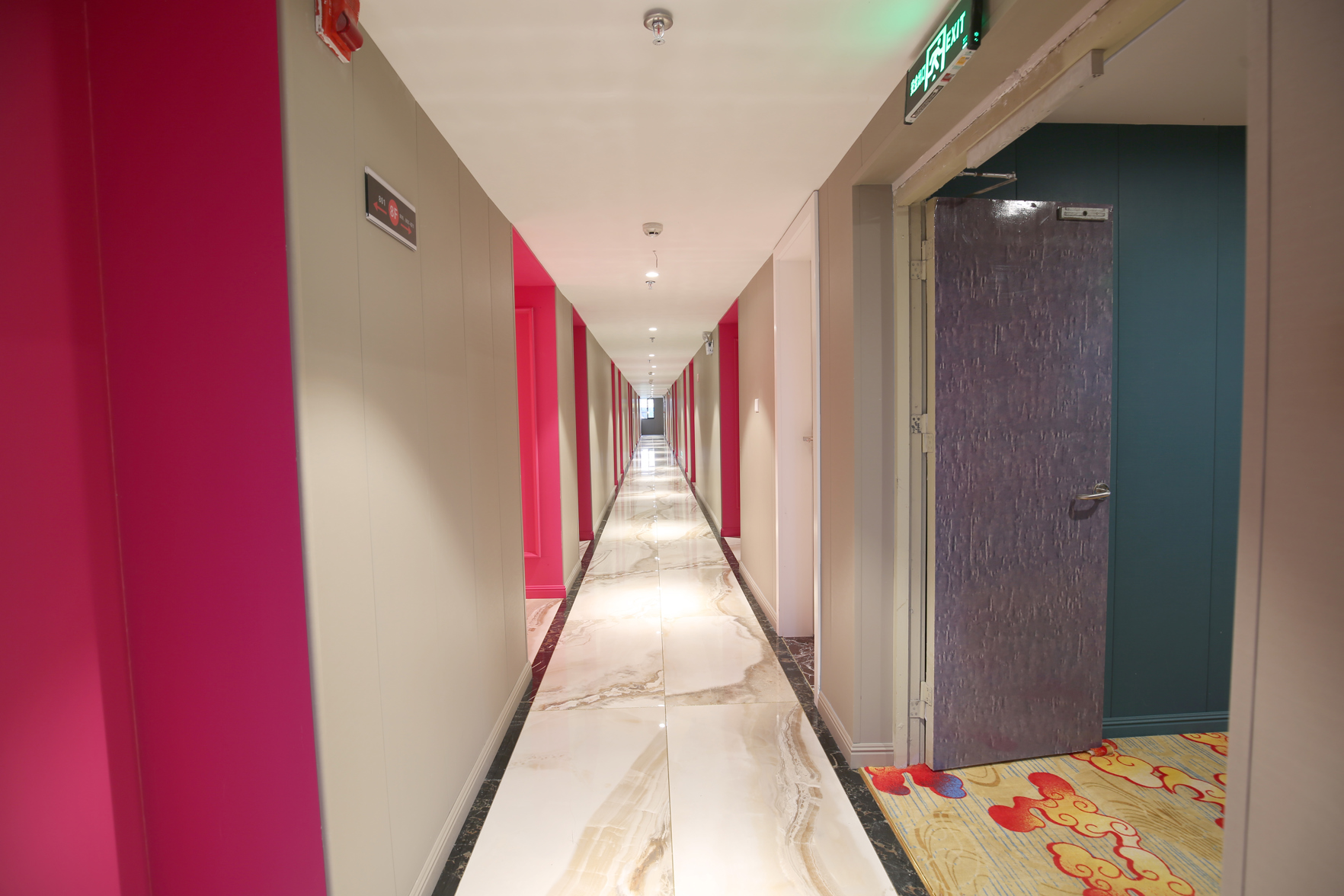 Haikou Green Orange Theme Hotel (Wuyue Plaza, East High-speed Railway Station) 2*