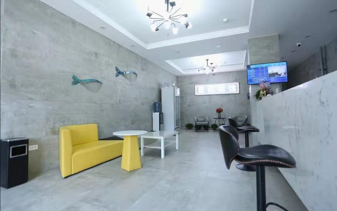 Blue Whale Hotel 2*