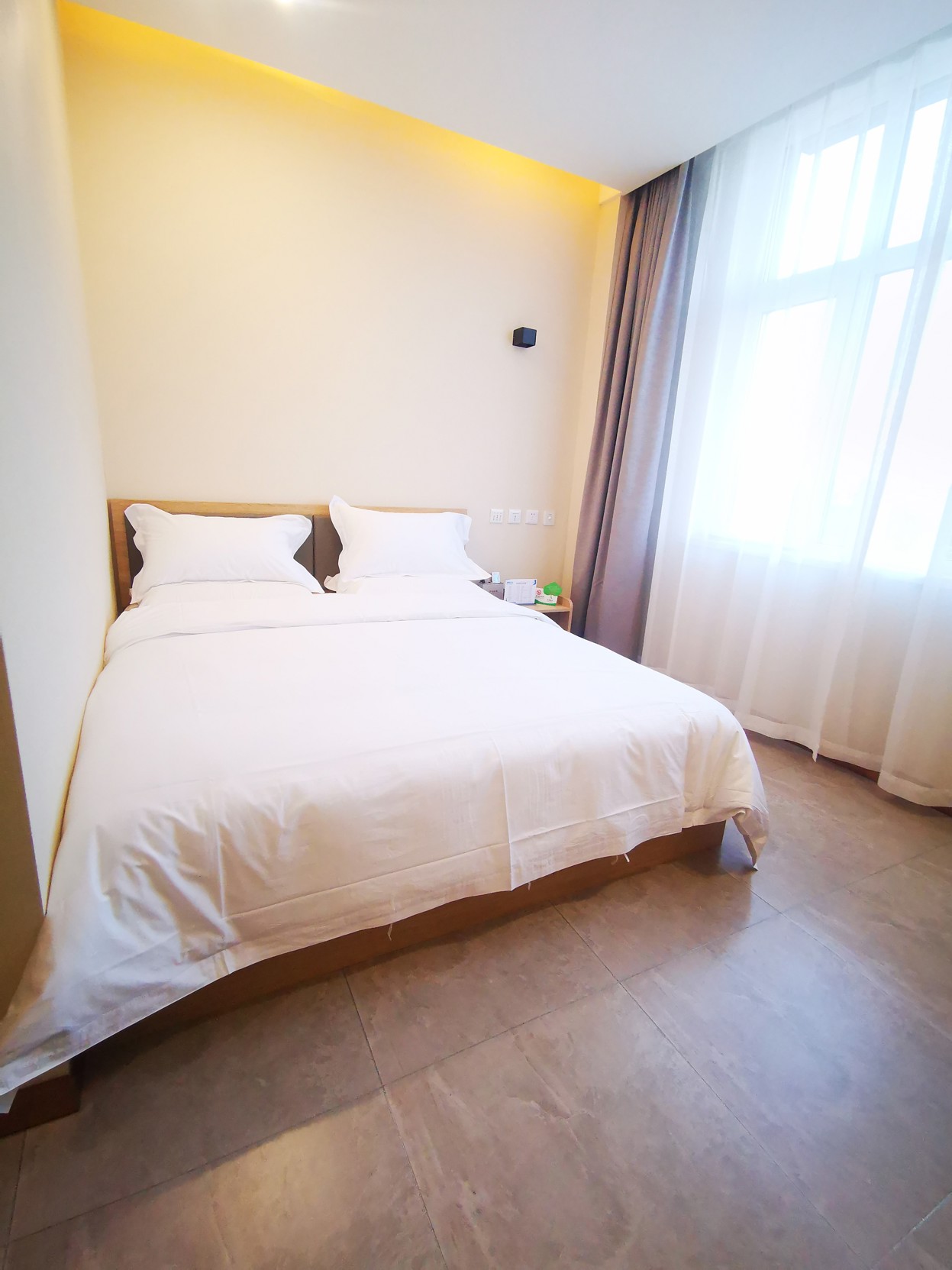 Blue Whale Hotel 2*