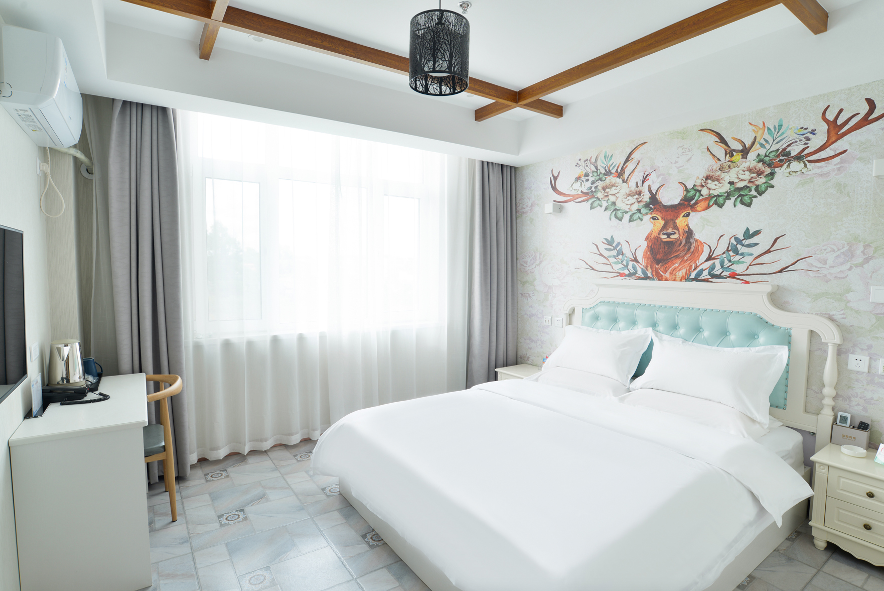 Blue Whale Hotel 2*