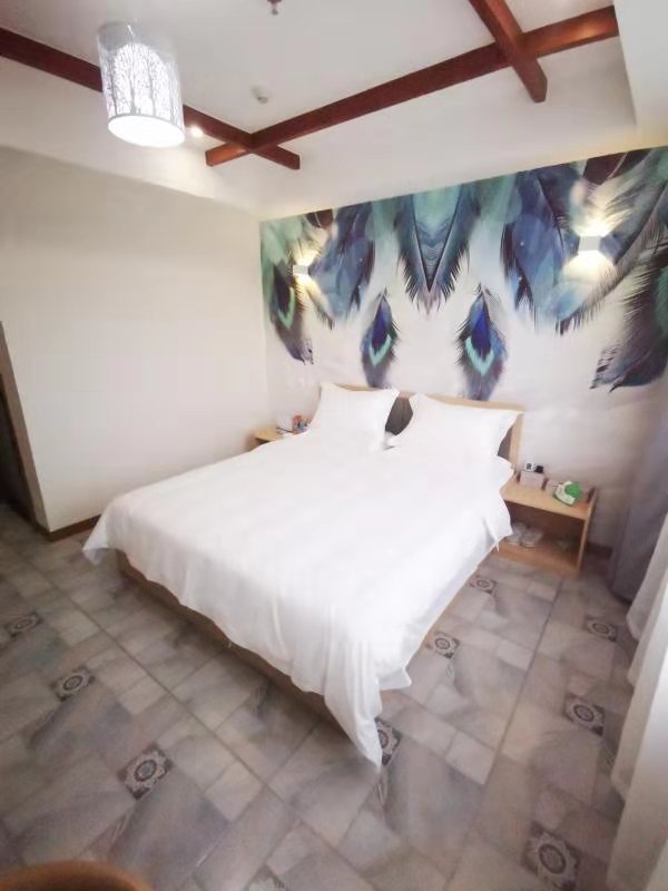 Blue Whale Hotel 2*