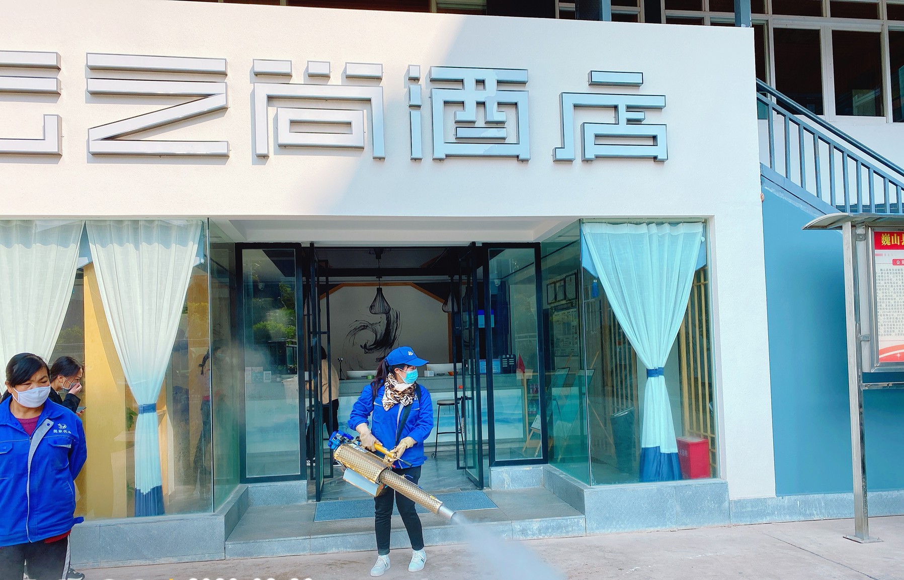 Yunzhishang Hotel (Weishan Ancient City Railway Station Store) 3*