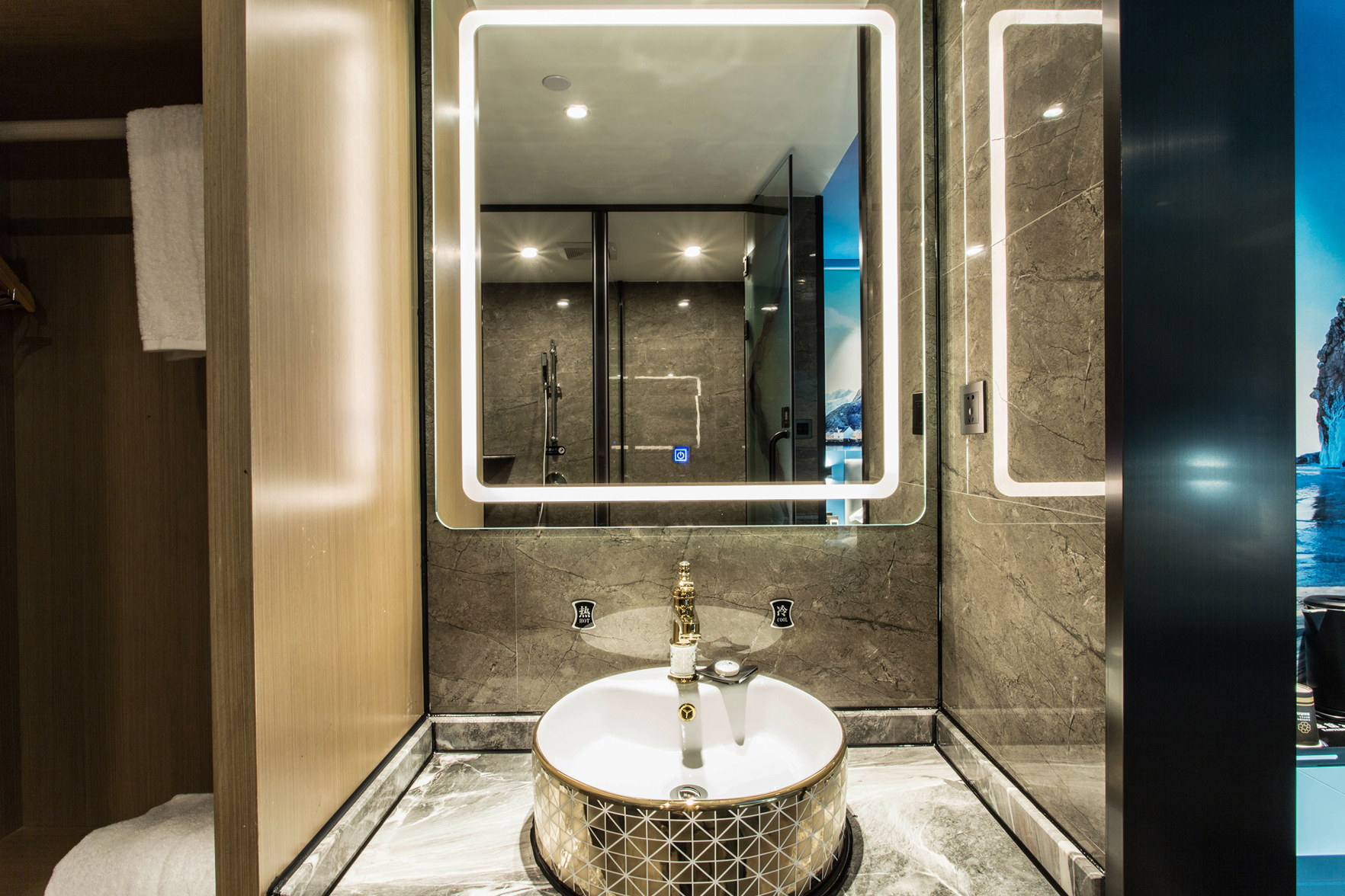 Yizhe Hotel (Nanning Dashatian Jianshe Road Subway Station Store) 2*