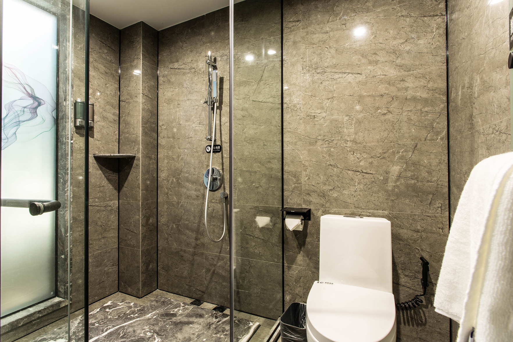Yizhe Hotel (Nanning Dashatian Jianshe Road Subway Station Store) 2*
