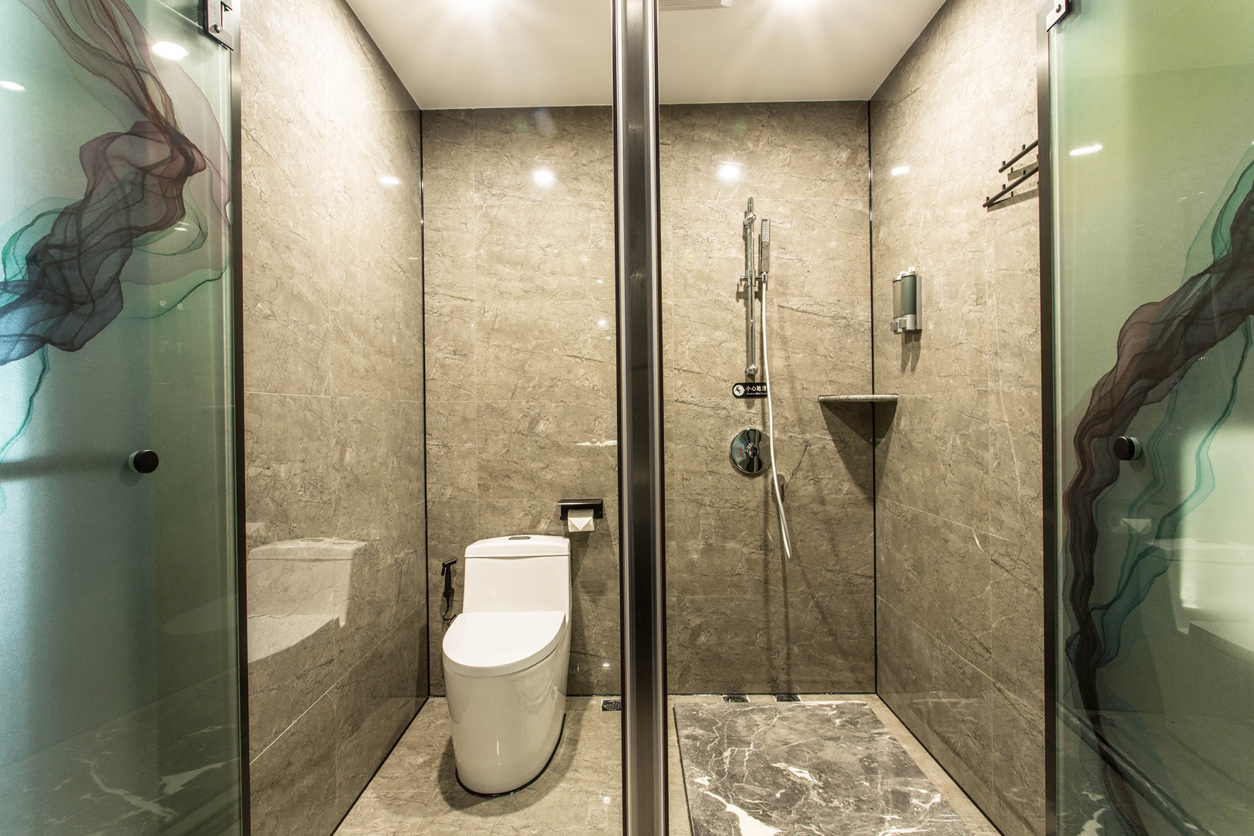 Yizhe Hotel (Nanning Dashatian Jianshe Road Subway Station Store) 2*