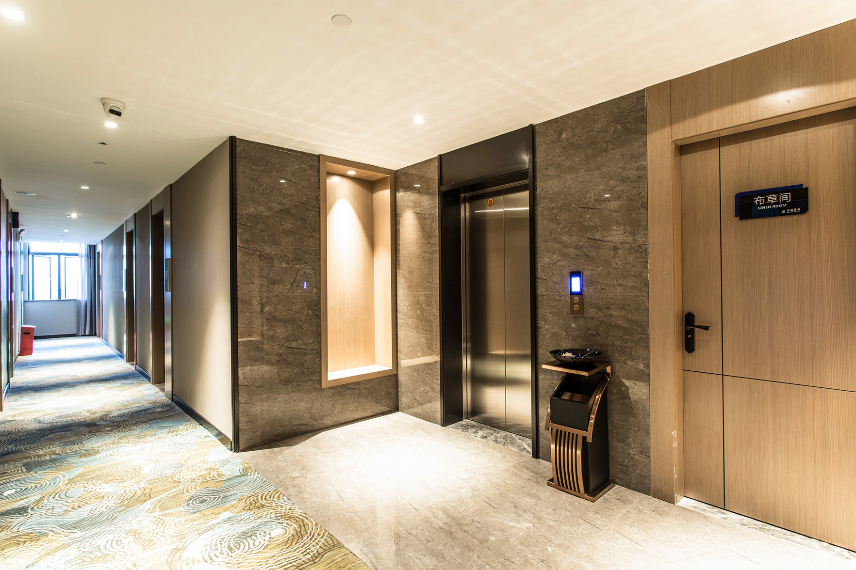 Yizhe Hotel (Nanning Dashatian Jianshe Road Subway Station Store) 2*