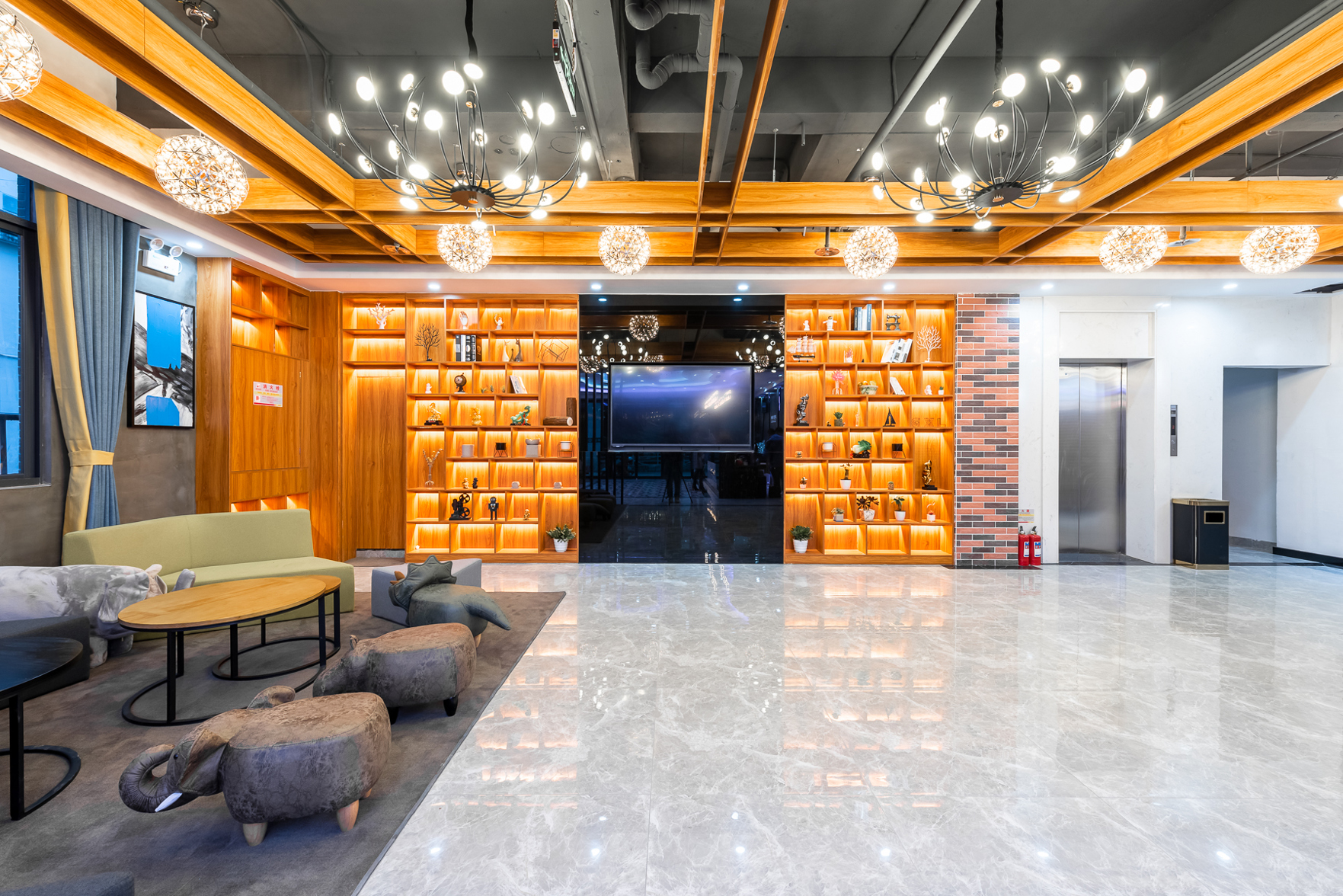 Xingelin Intelligent Hotel (East High-speed Railway Station Fruit Market Branch) 2*