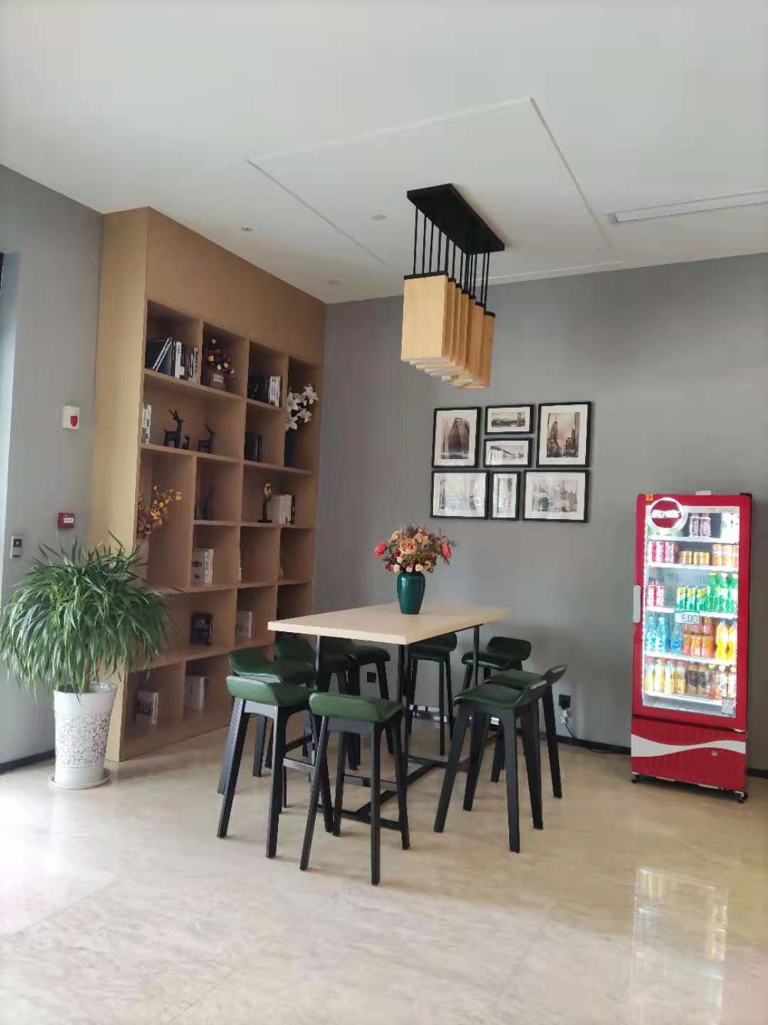 City Cheerful Hotel (Nanzhang Railway Station Shuijing Plaza) 2*