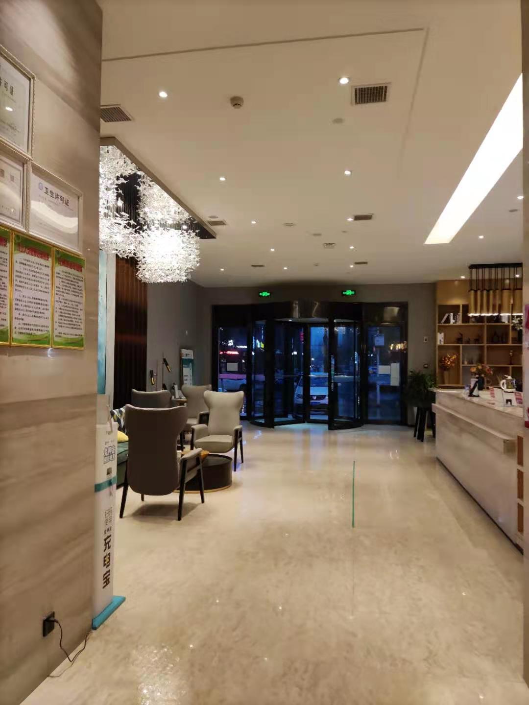City Cheerful Hotel (Nanzhang Railway Station Shuijing Plaza) 2*
