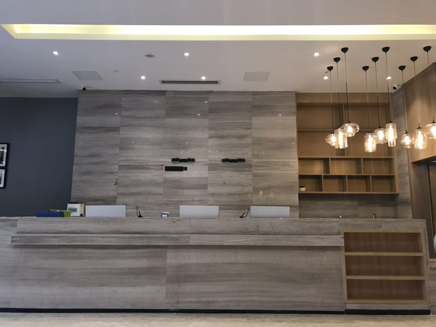 City Cheerful Hotel (Nanzhang Railway Station Shuijing Plaza) 2*