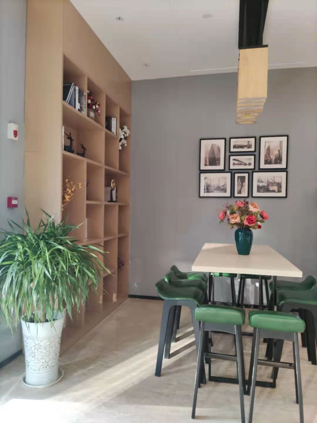 City Cheerful Hotel (Nanzhang Railway Station Shuijing Plaza) 2*