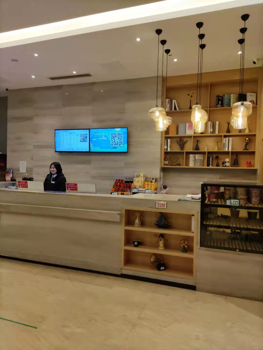 City Cheerful Hotel (Nanzhang Railway Station Shuijing Plaza) 2*