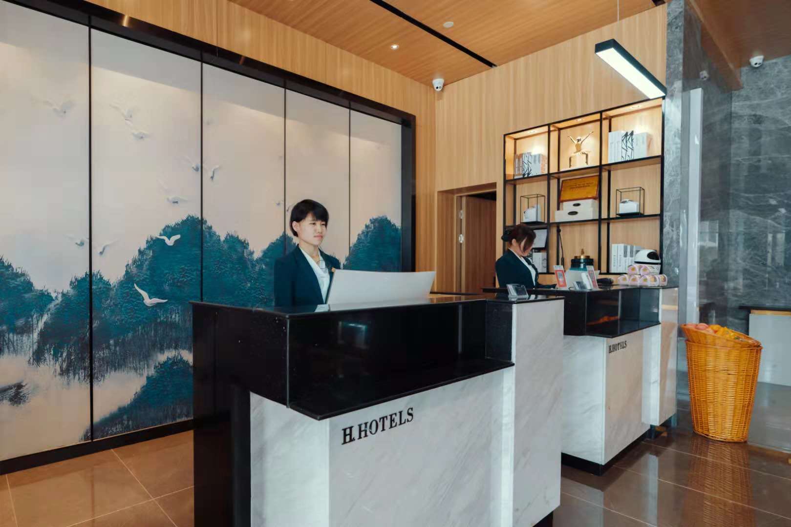 H Hotel 3*