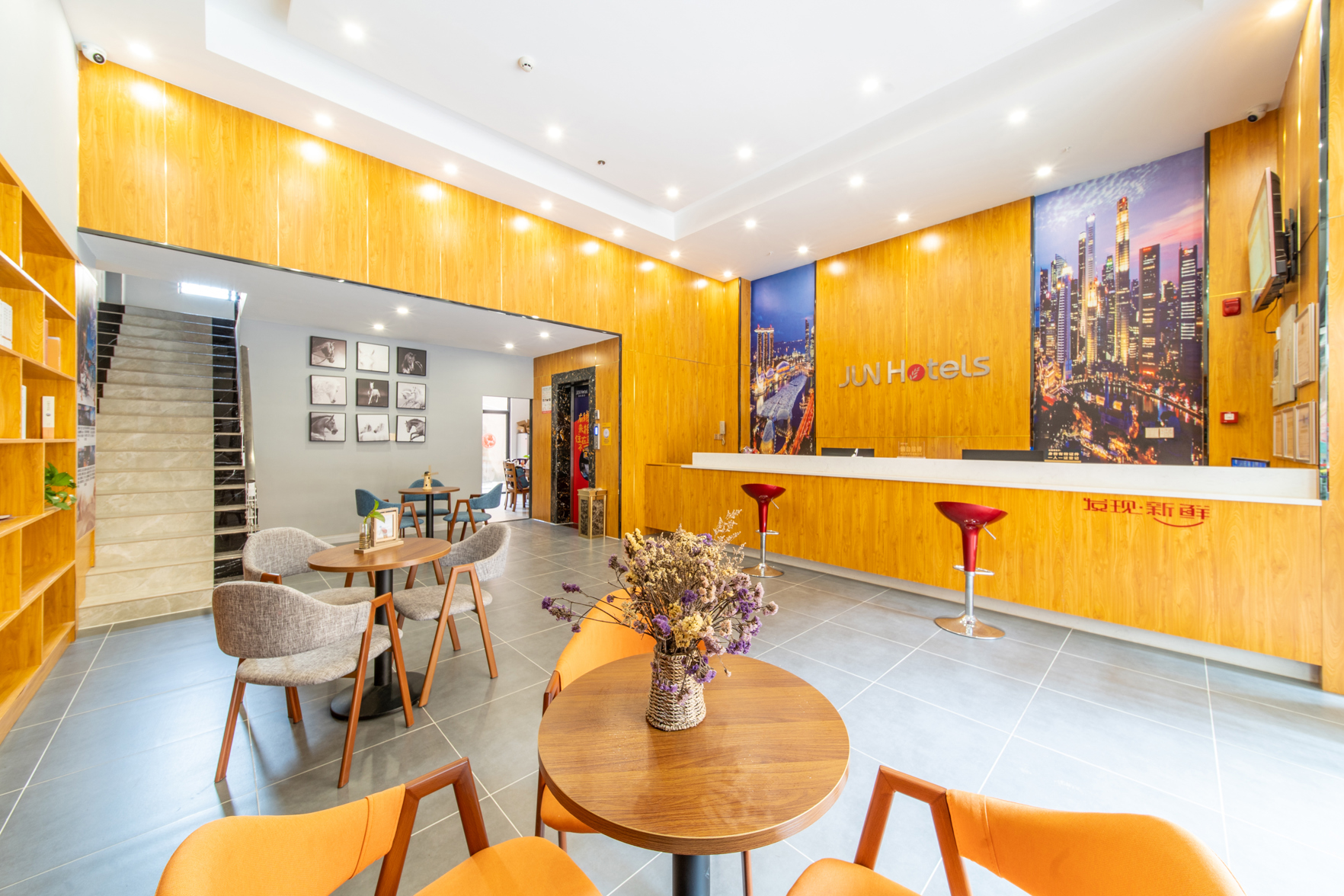Junyi Chain Hotel (Fangchenggang High-speed Railway North Station Store) 2*