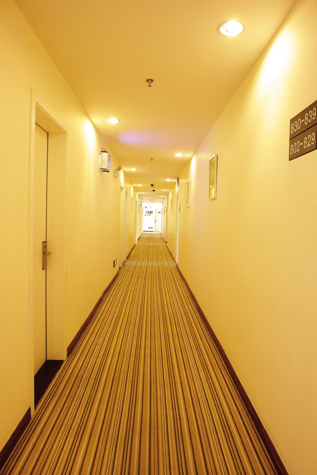 7 Days Inn (Beijing Wanfeng Road Qilizhuang Subway Station) 2*