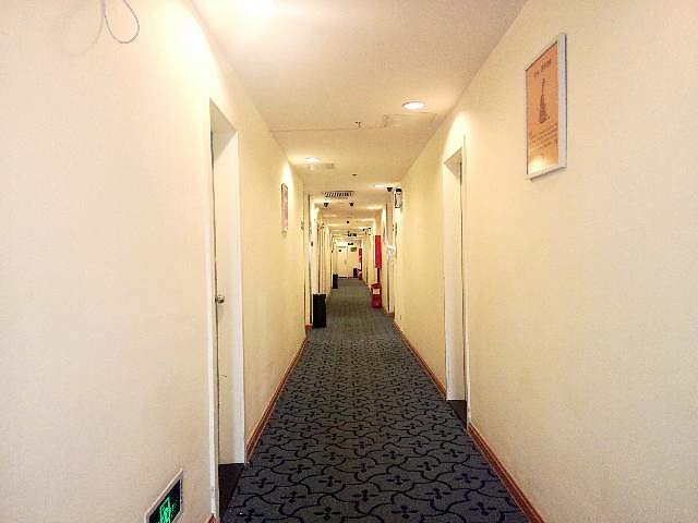 7 Days Inn (Beijing Wanfeng Road Qilizhuang Subway Station) 2*