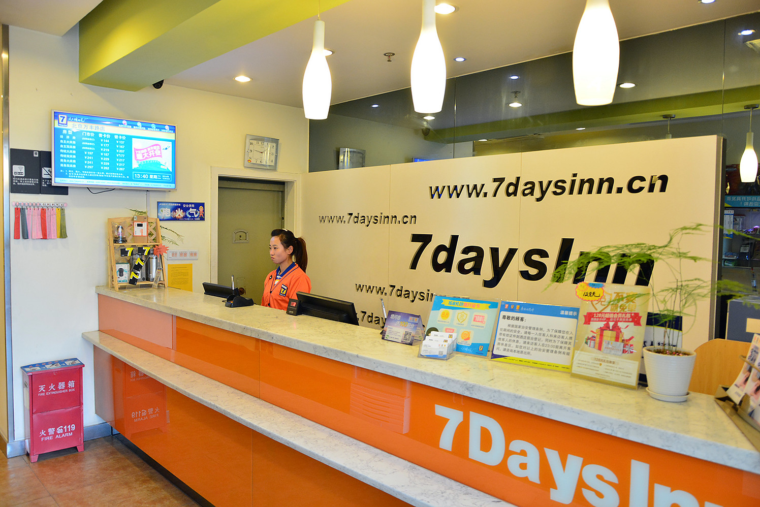 7 Days Inn (Beijing Wanfeng Road Qilizhuang Subway Station) 2*