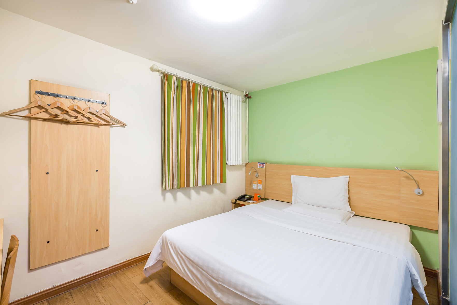 7 Days Inn (Beijing Wanfeng Road Qilizhuang Subway Station) 2*