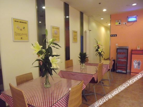 7 Days Inn (Beijing Wanfeng Road Qilizhuang Subway Station) 2*