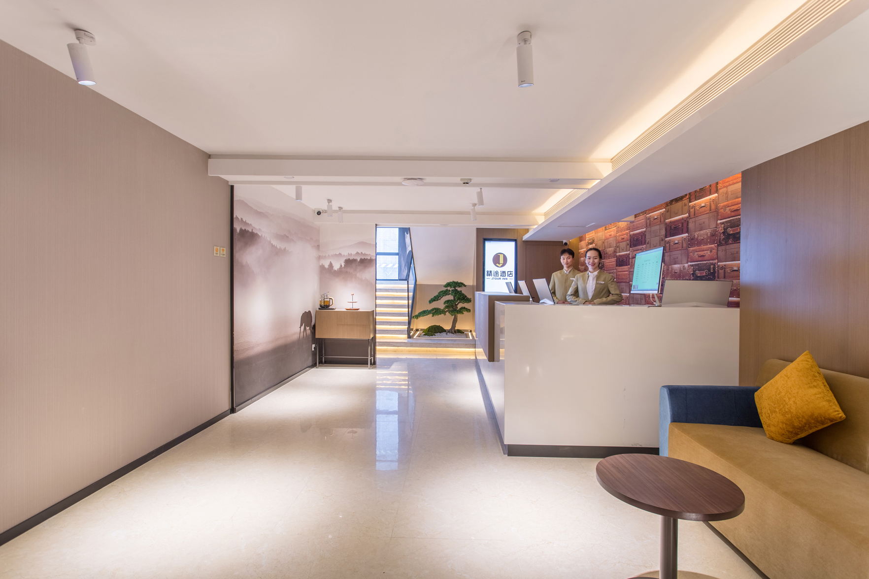 Jtour Inn Hotel (Nanning East Railway Station South Square) 3*
