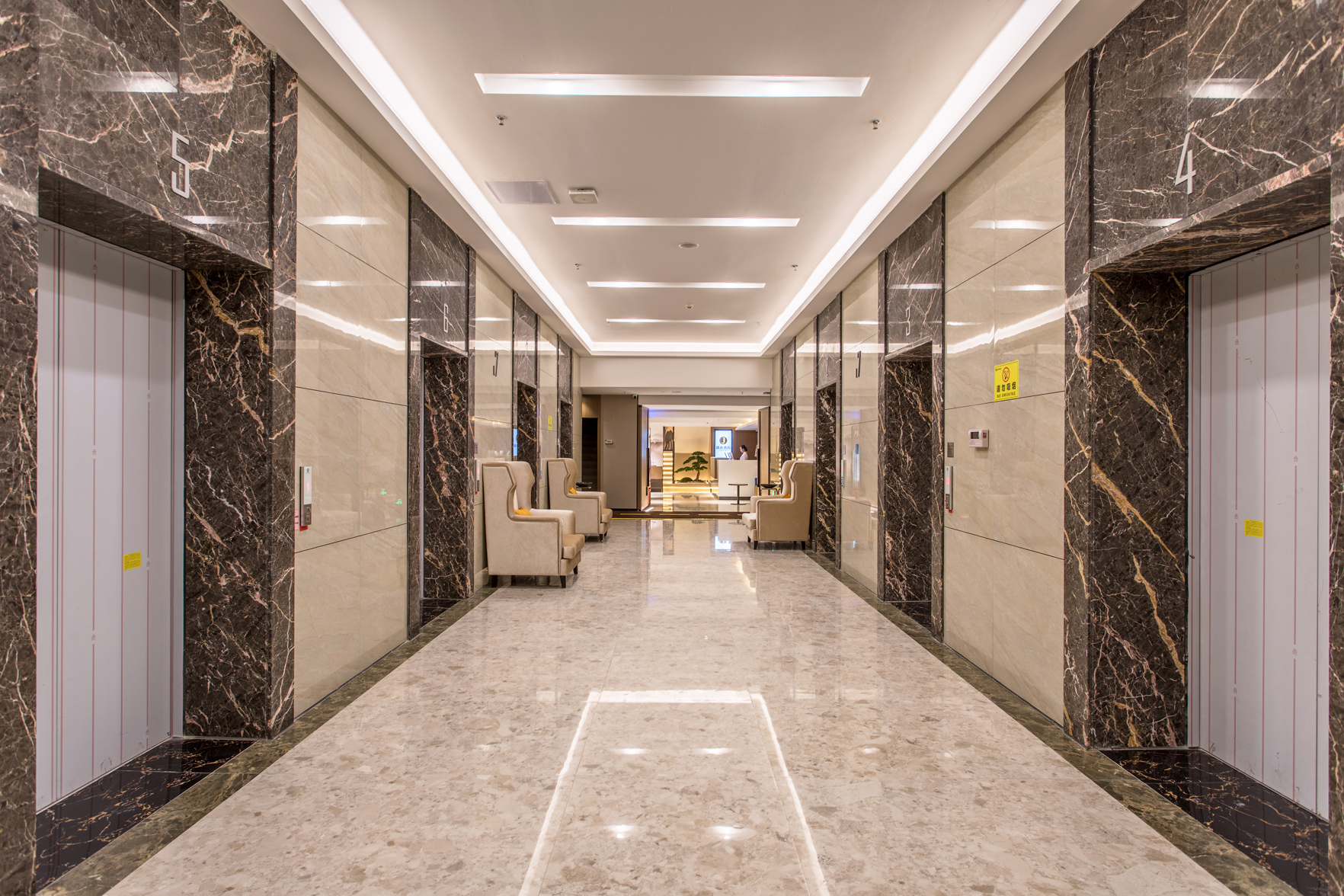 Jtour Inn Hotel (Nanning East Railway Station South Square) 3*