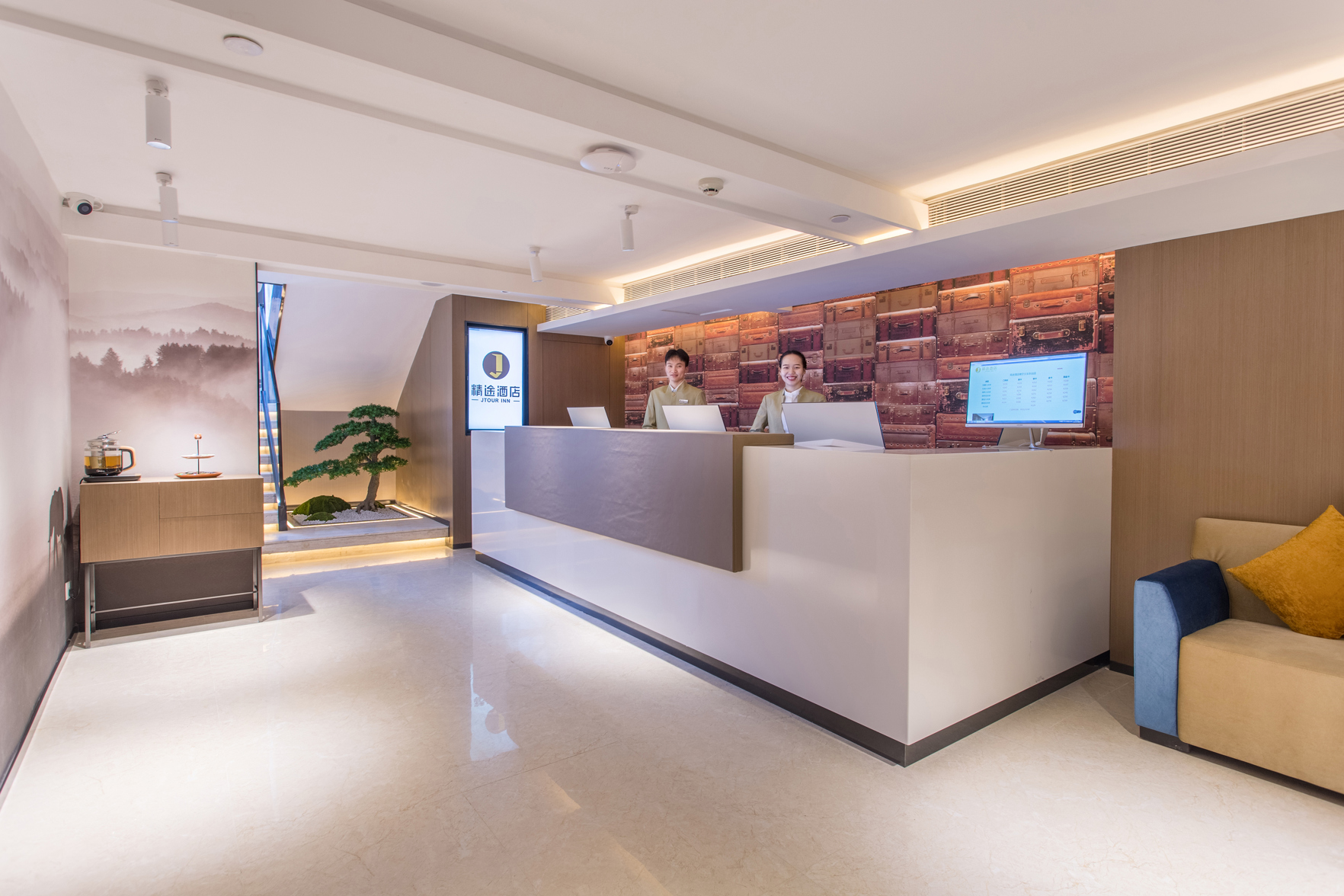 Jtour Inn Hotel (Nanning East Railway Station South Square) 3*