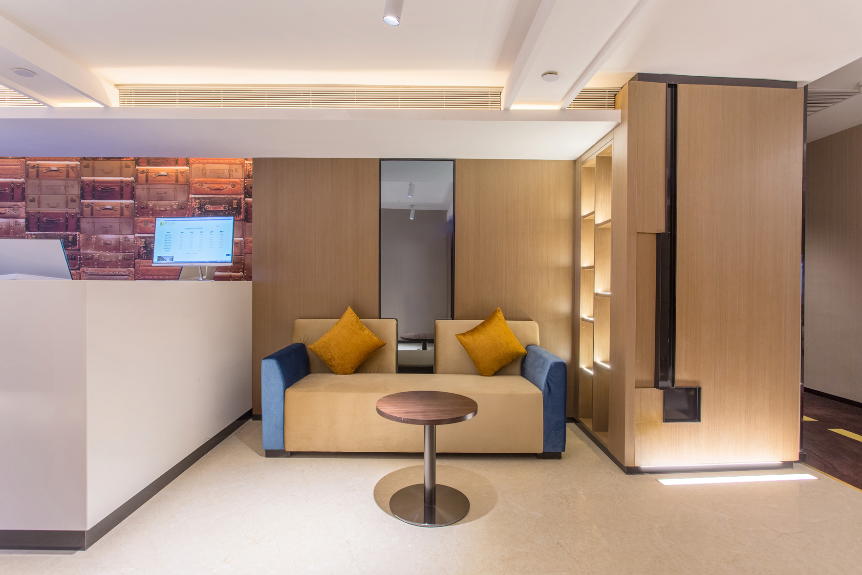 Jtour Inn Hotel (Nanning East Railway Station South Square) 3*