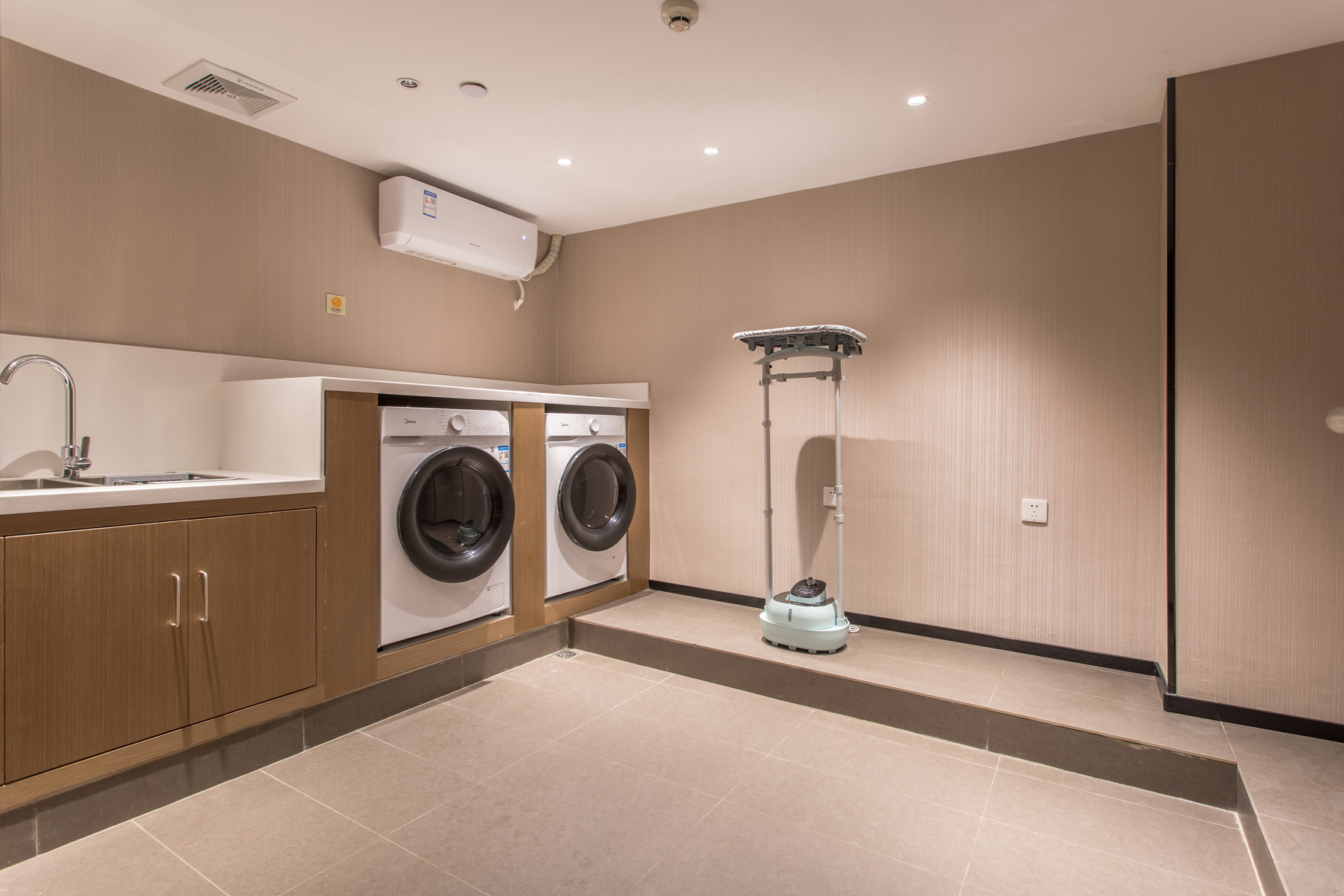 Jtour Inn Hotel (Nanning East Railway Station South Square) 3*
