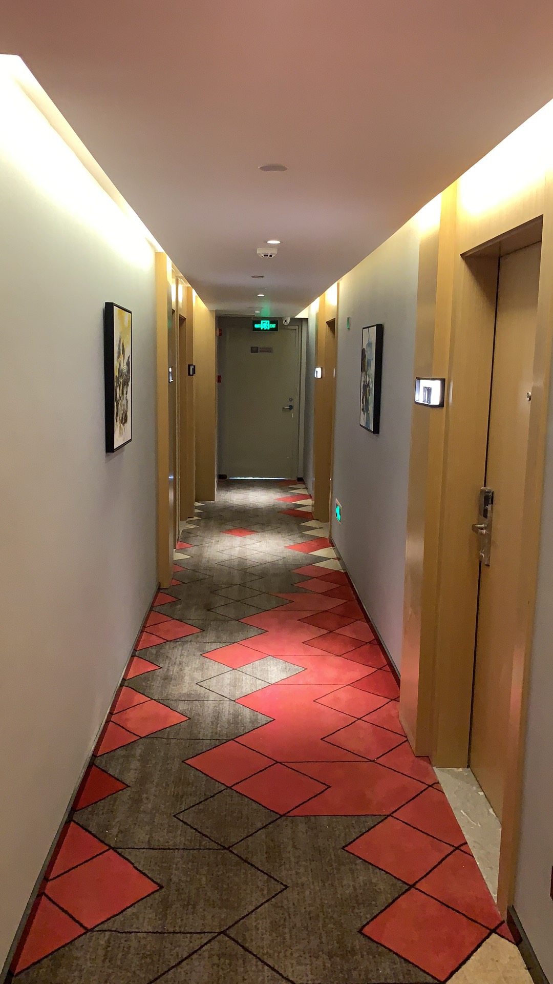 Boman Hotel (Beijing Road Pedestrian Street, Gongyuanqian Metro Station) 2*