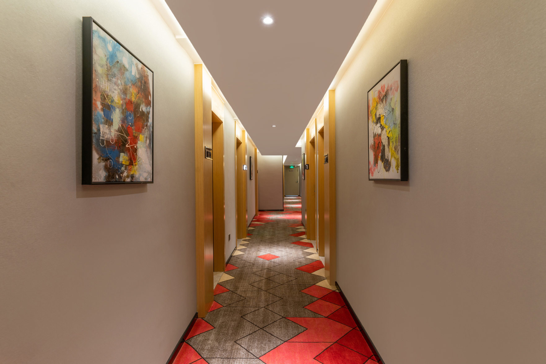 Boman Hotel (Beijing Road Pedestrian Street, Gongyuanqian Metro Station) 2*
