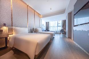 Atour Hotel (Shenzhen International Convention and Exhibition Center, Fengtang Avenue) 4*