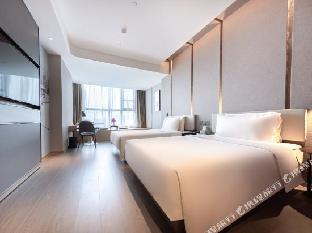 Atour Hotel (Shenzhen International Convention and Exhibition Center, Fengtang Avenue) 4*