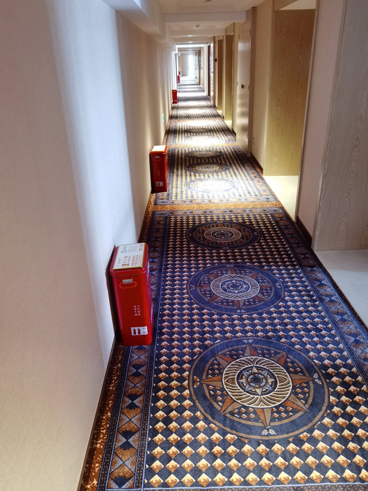 Vienna International Hotel 3*