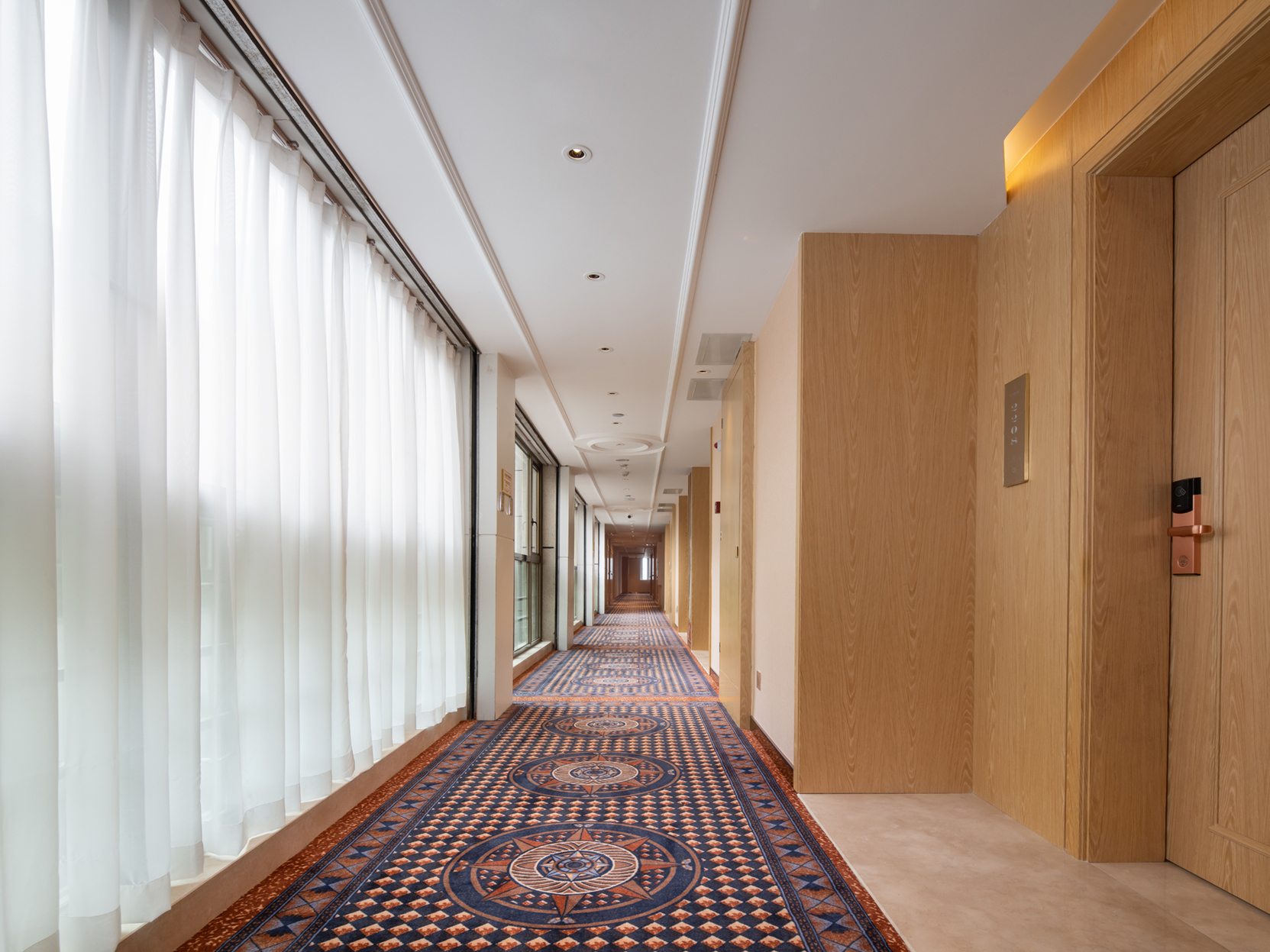 Vienna International Hotel 3*