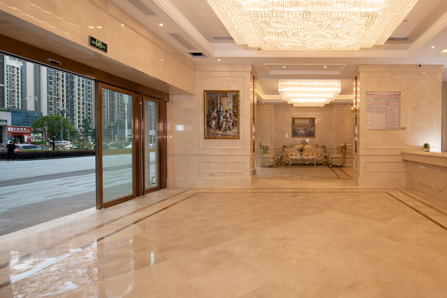 Vienna International Hotel 3*