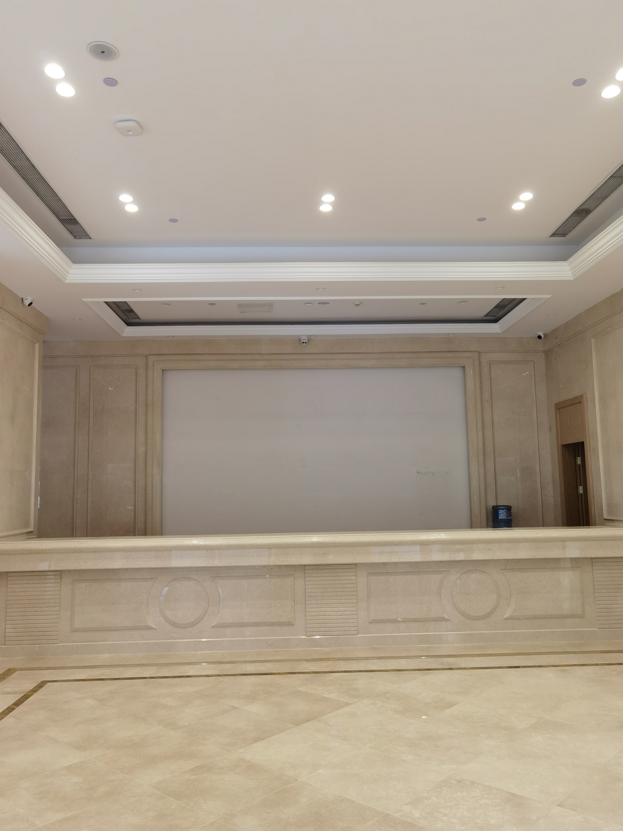 Vienna International Hotel 3*